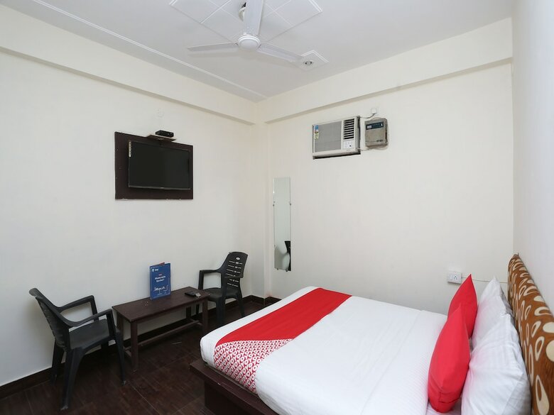 Oyo 30850 Hotel Hira