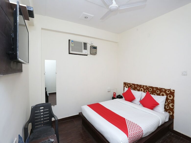 Oyo 30850 Hotel Hira