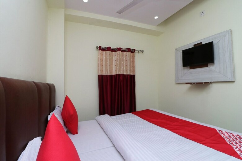Oyo 29716 Hotel Paras