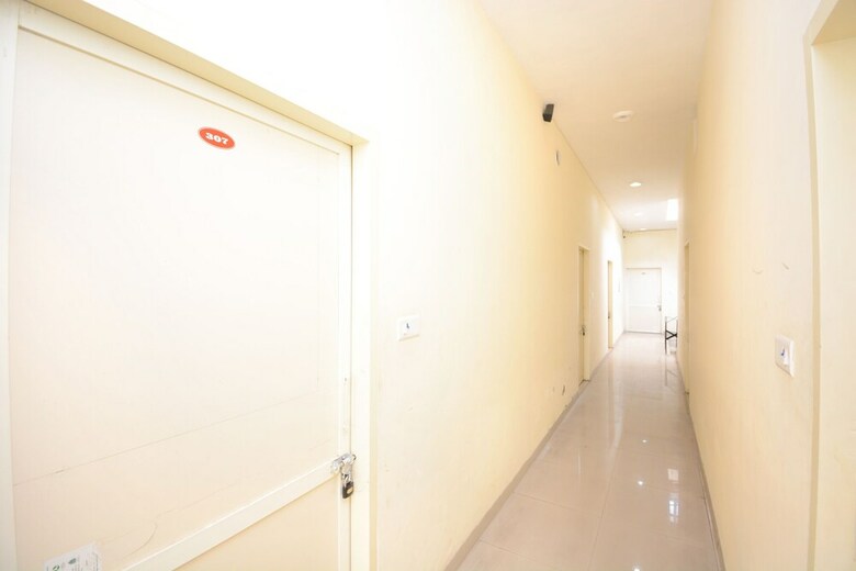 Hotel Oyo 28393 Diamond Plaza