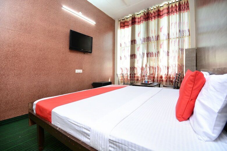 Hotel Oyo 28393 Diamond Plaza