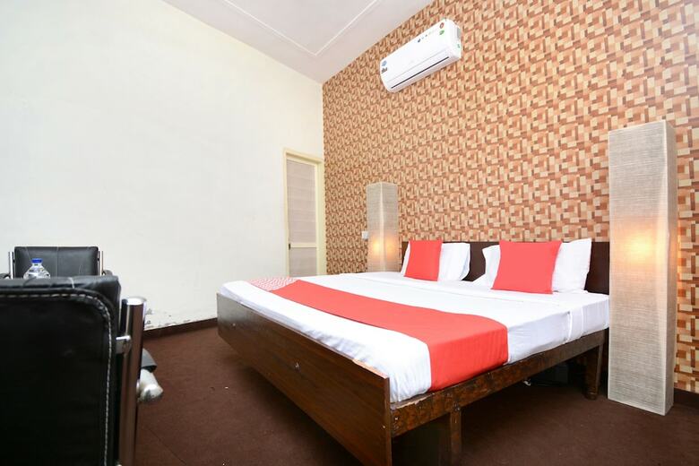 Hotel Oyo 28393 Diamond Plaza