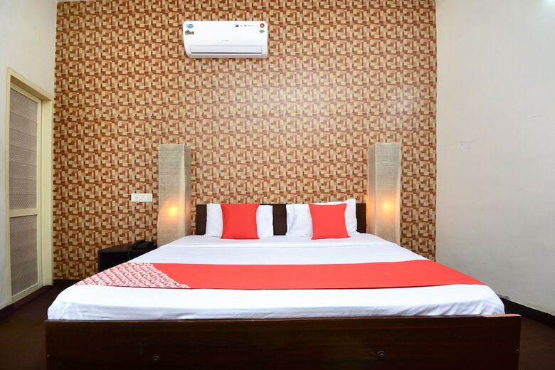 Hotel Oyo 28393 Diamond Plaza