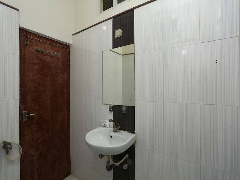 Hotel Oyo 30240 Shri Radha Palace
