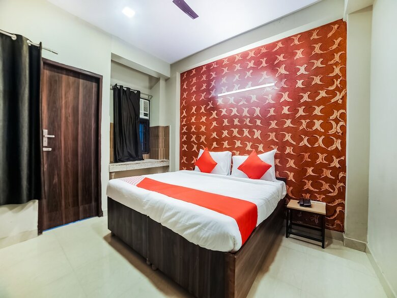 Hotel Oyo Flagship 30196 Noida Sector 5