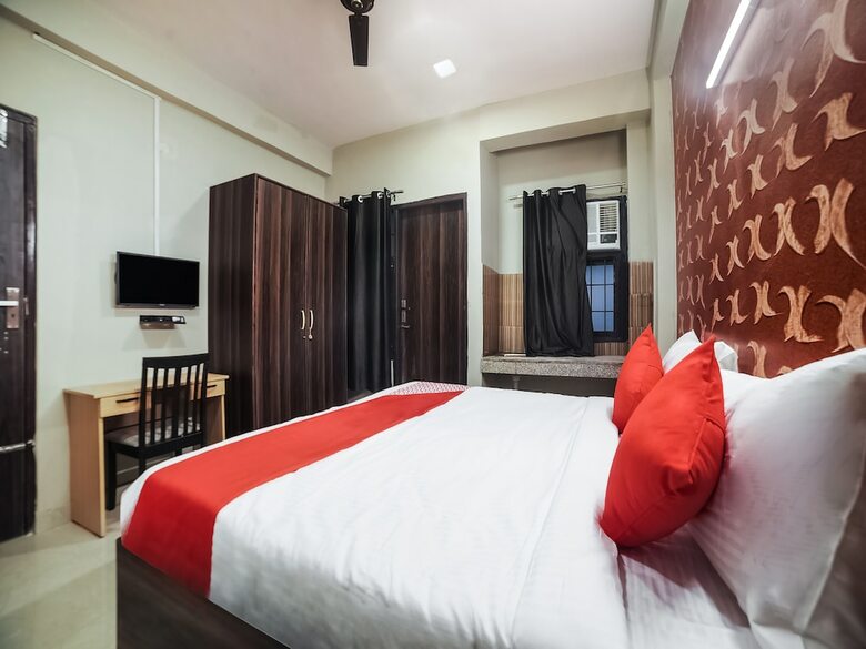 Hotel Oyo Flagship 30196 Noida Sector 5