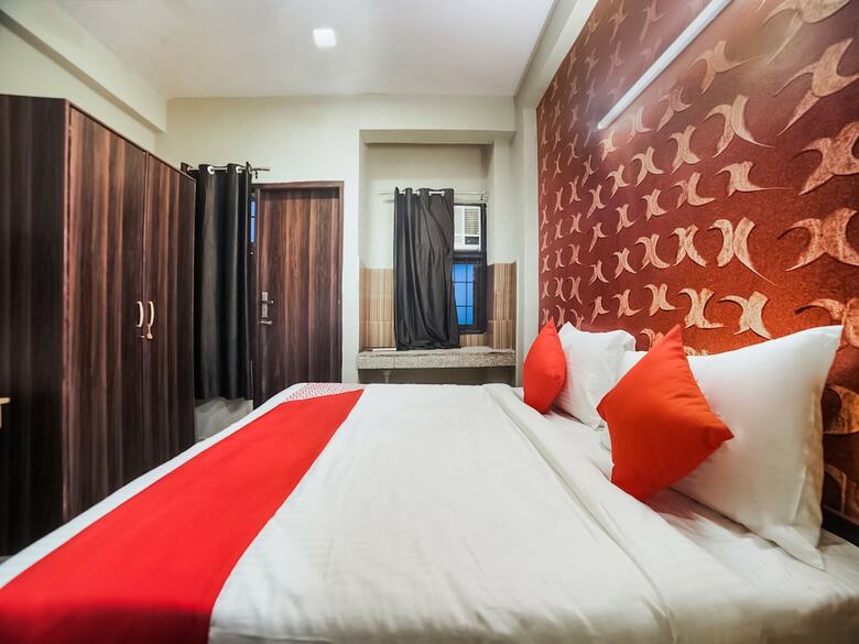 Hotel Oyo Flagship 30196 Noida Sector 5
