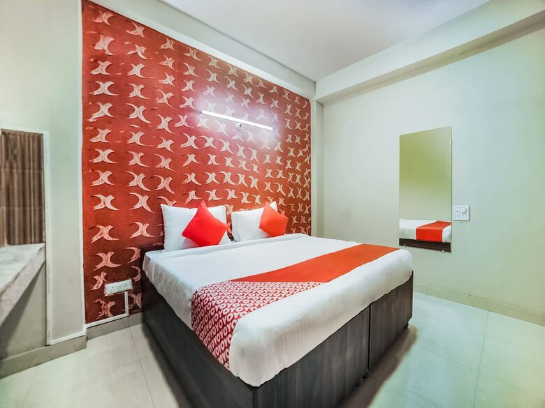 Hotel Oyo Flagship 30196 Noida Sector 5