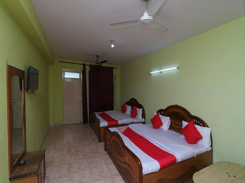 Oyo 30295 Hotel Vishwamitra
