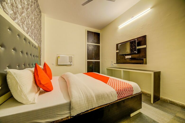 Hotel Oyo 29324 Diamond Expo