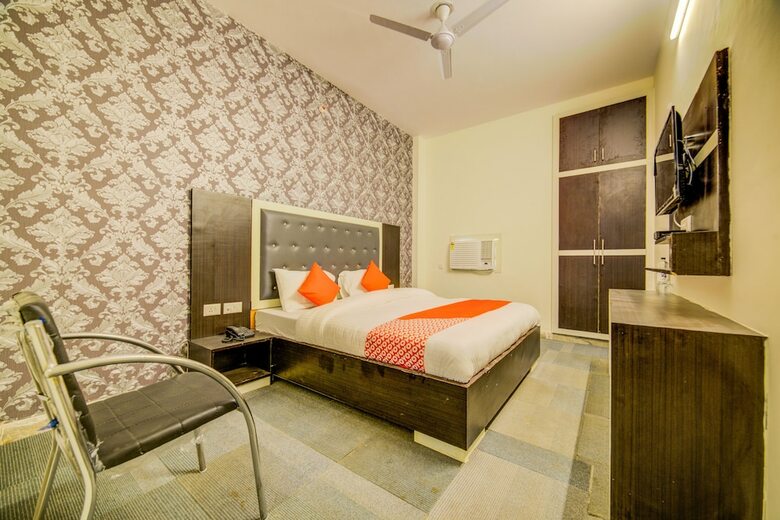 Hotel Oyo 29324 Diamond Expo