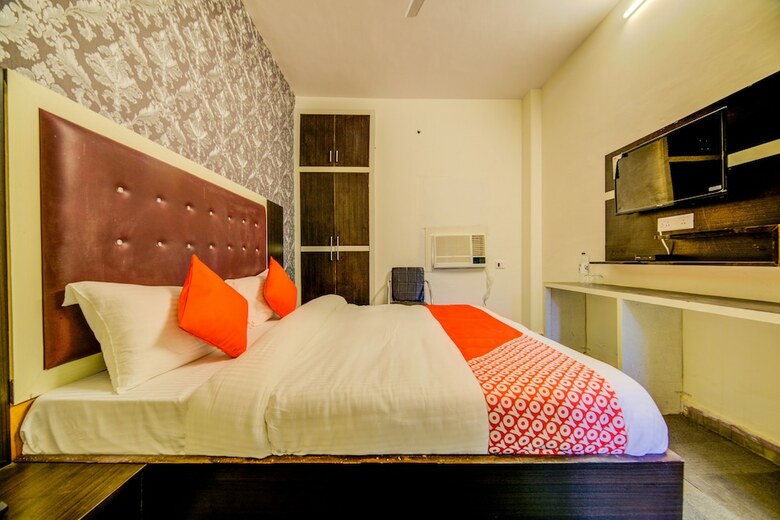 Hotel Oyo 29324 Diamond Expo