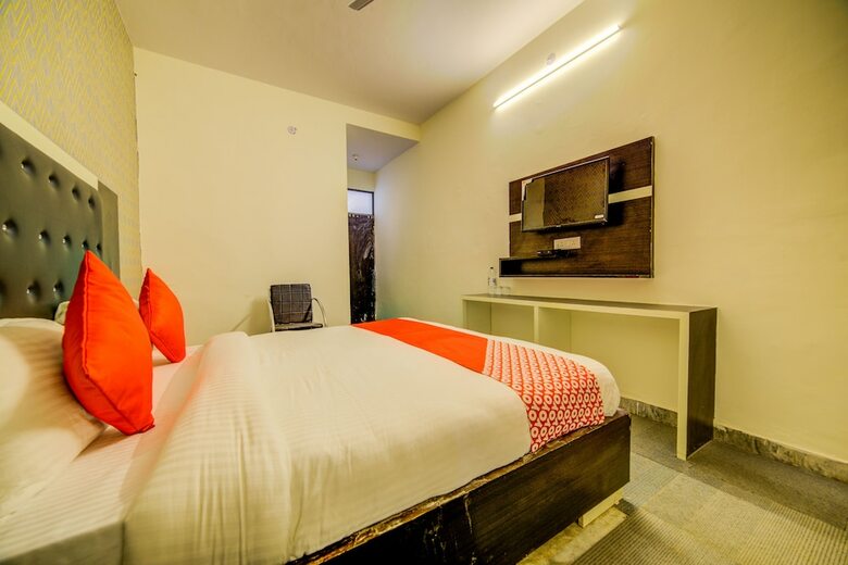 Hotel Oyo 29324 Diamond Expo