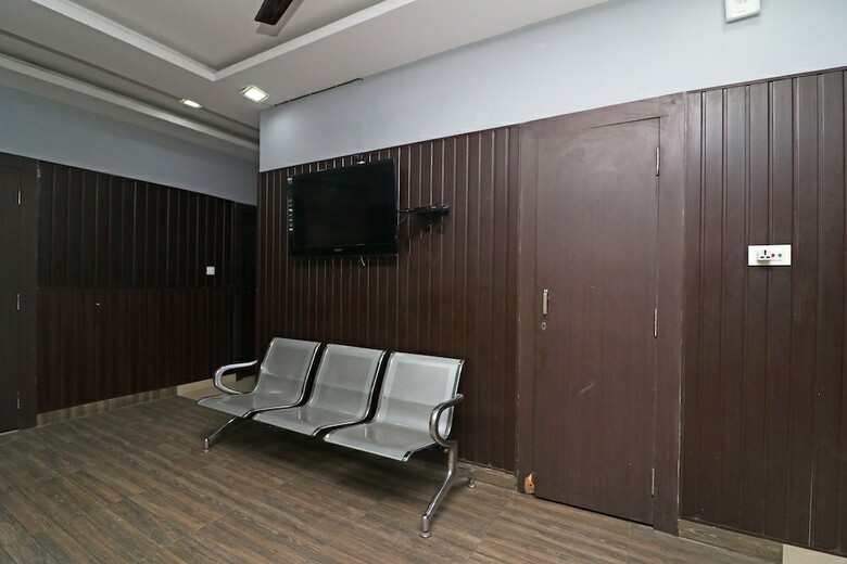 Oyo 29127 Hotel Crown Tower