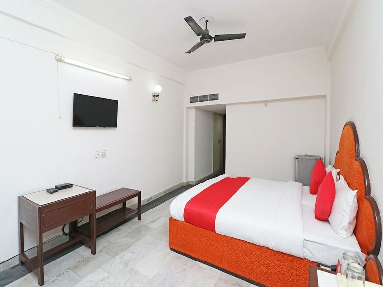 Oyo 29566 Hotel Mid Town