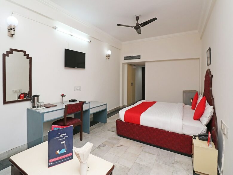 Oyo 29566 Hotel Mid Town