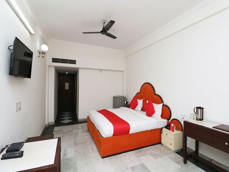 Oyo 29566 Hotel Mid Town