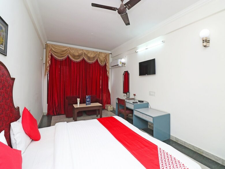 Oyo 29566 Hotel Mid Town