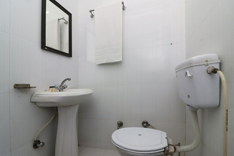 Oyo 24199 Hotel Ojus Tower