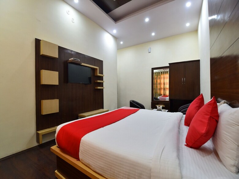 Oyo 28322 Hotel Paradise