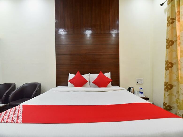Oyo 28322 Hotel Paradise
