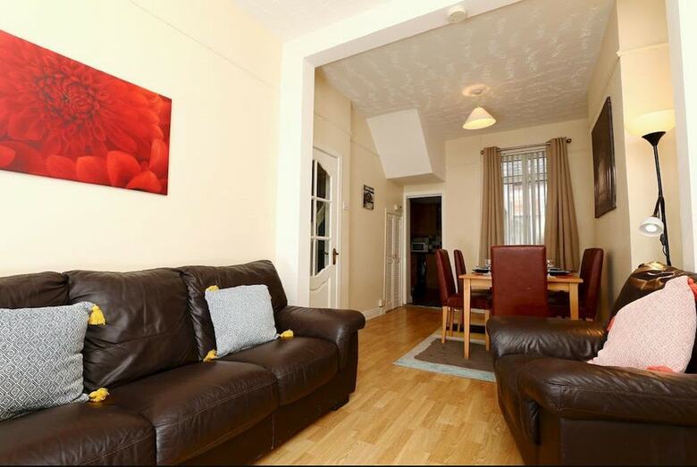 90 Ainsworth Ave Guest House New