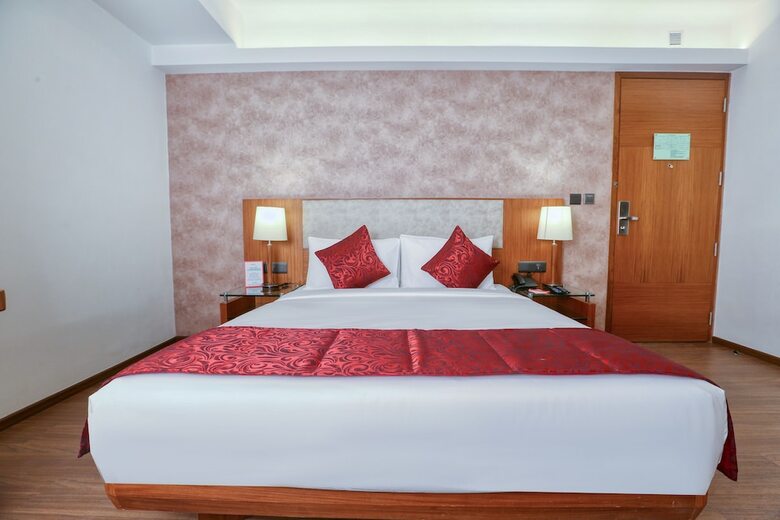 7 Apple Hotel - Viman Nagar Pune