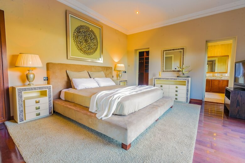 Oleholidays Villa Holy Nueva Andaluc�a