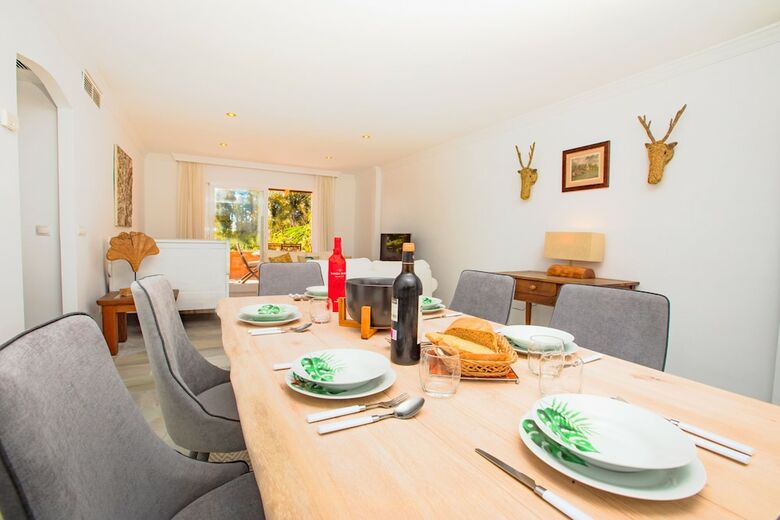 Apartamentos Oleholidays Jardines de Marbella Club