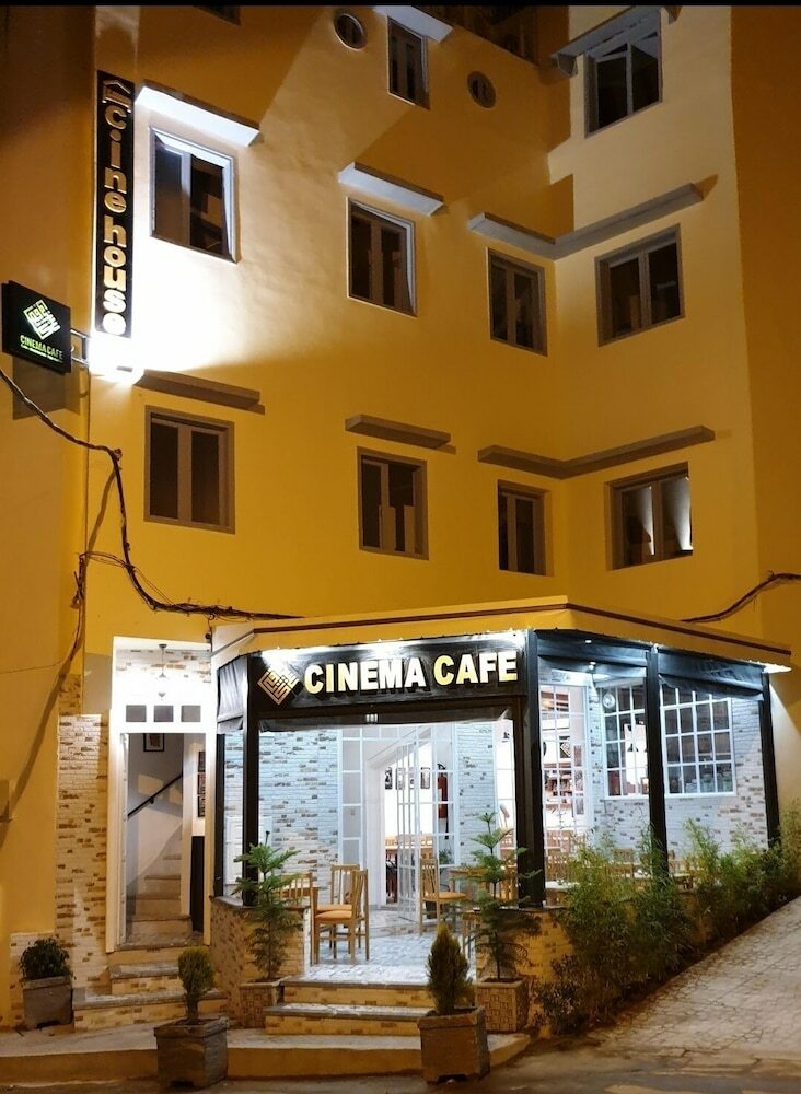 Hotel Cine House