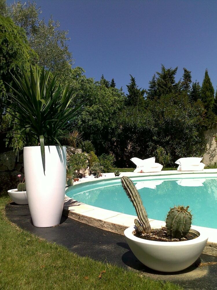 Le Mas de La Treille Bed & Breakfast