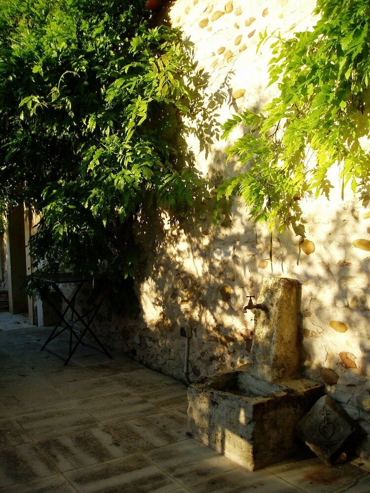 Le Mas de La Treille Bed & Breakfast
