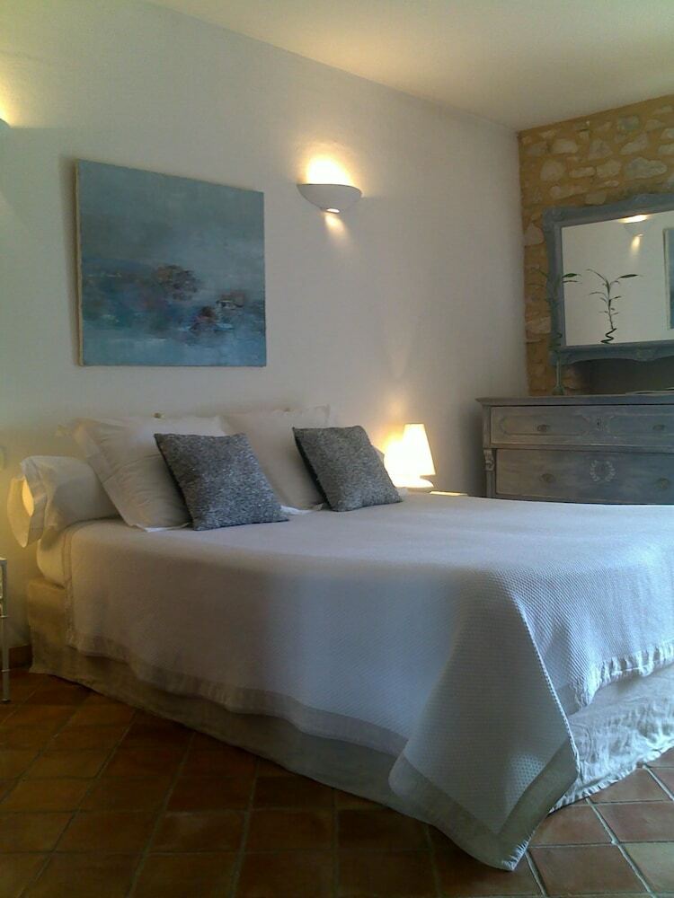 Le Mas de La Treille Bed & Breakfast