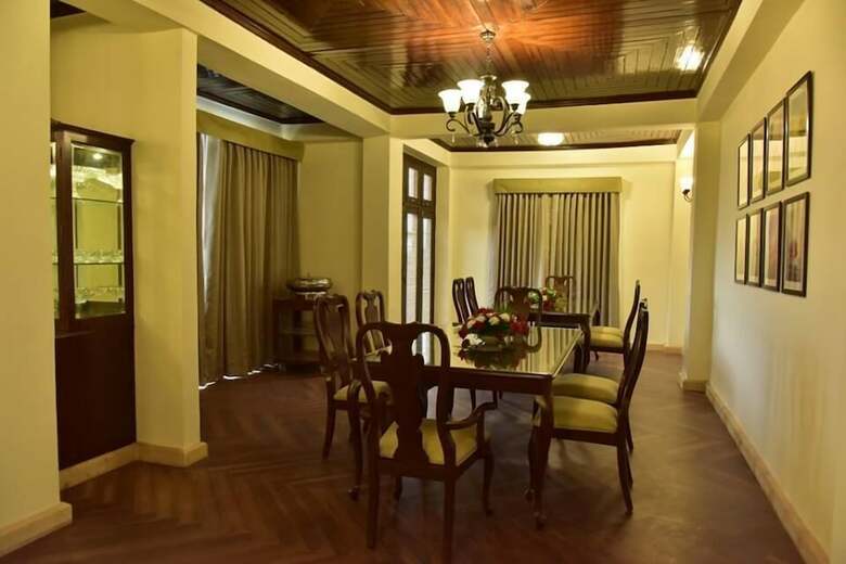 Hotel Adb Rooms The Oak Tree House