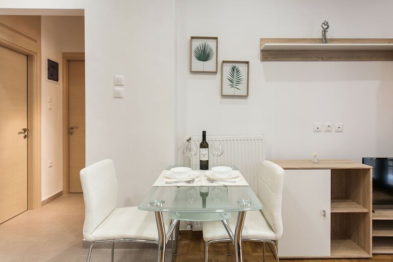 Nicholas Point Apartments And Rooms