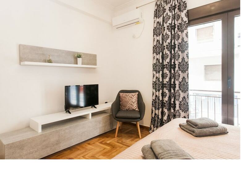 Nicholas Point Apartments And Rooms