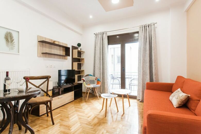 Nicholas Point Apartments And Rooms