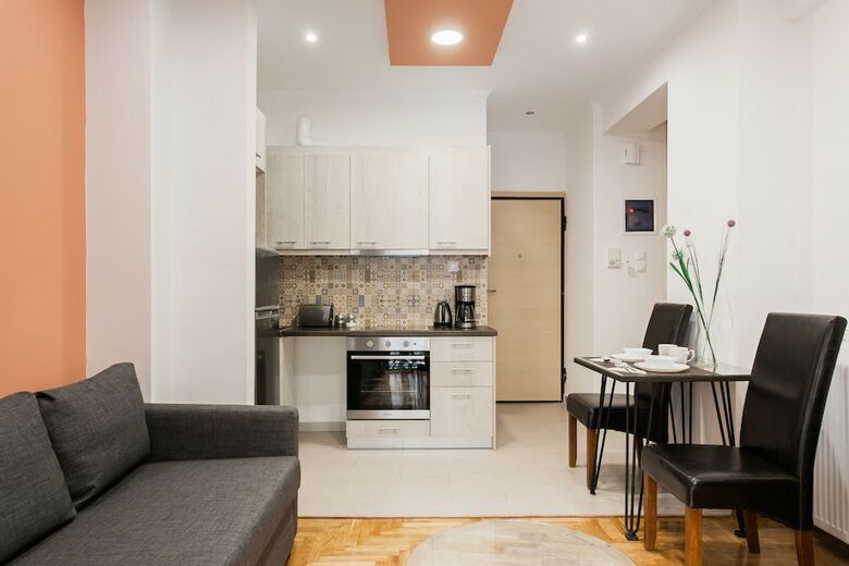 Nicholas Point Apartments And Rooms