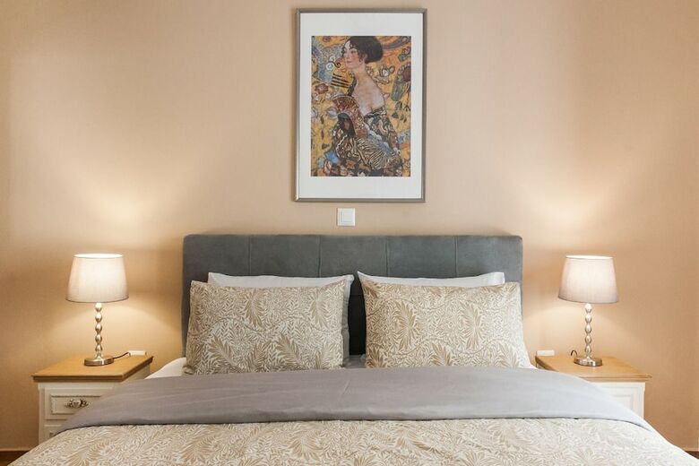 Nicholas Point Apartments And Rooms