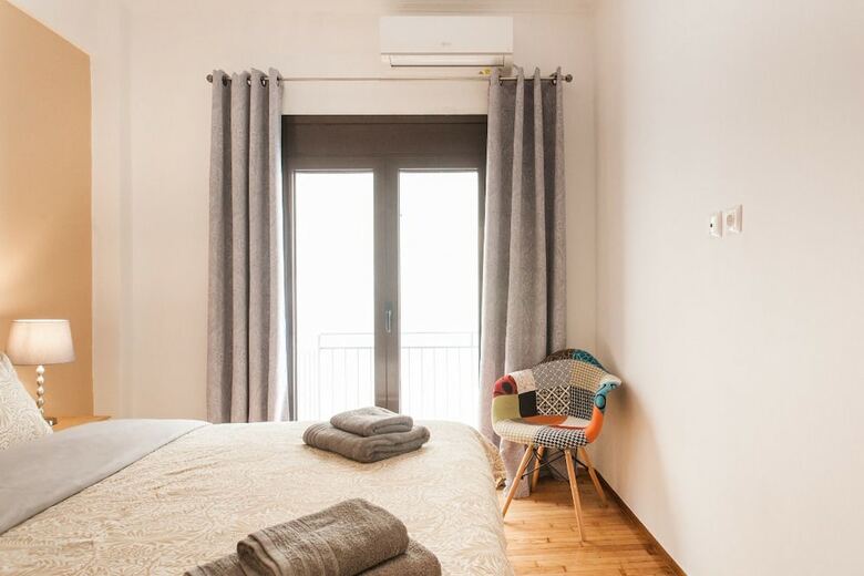 Nicholas Point Apartments And Rooms