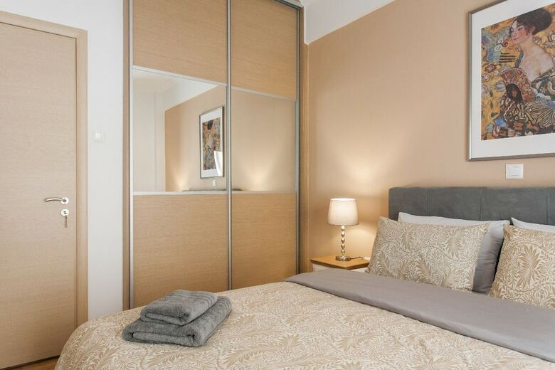 Nicholas Point Apartments And Rooms