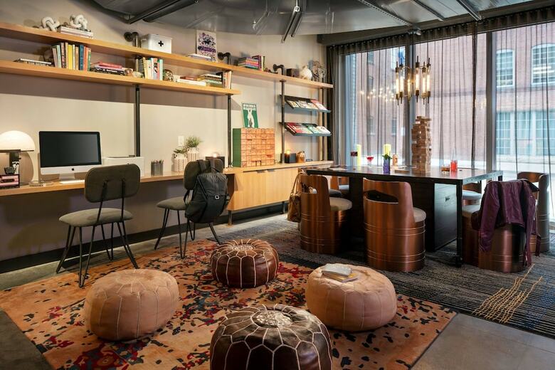 Hotel Moxy Louisville Downtown