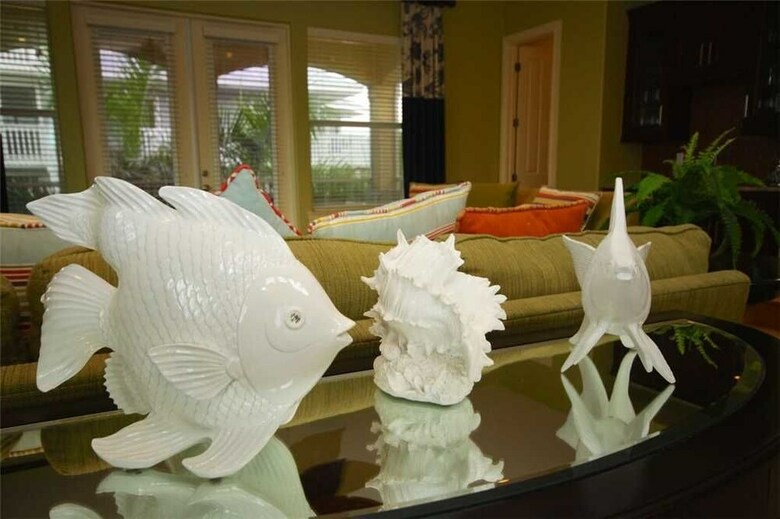 040-beach House Too