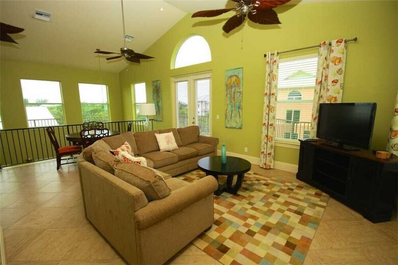040-beach House Too