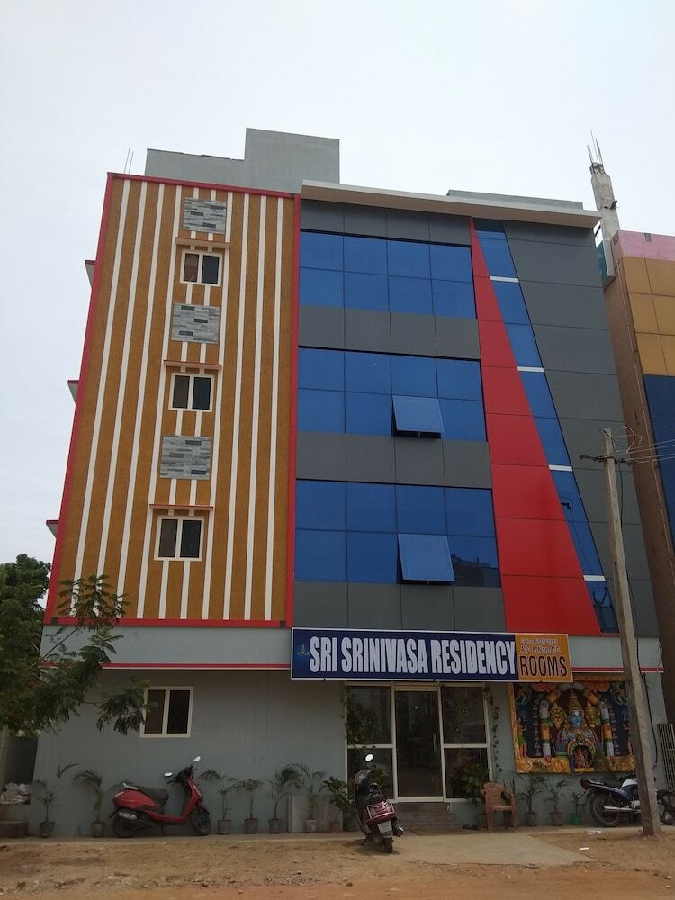 Hotel Iroomz Sri Srinivasa Residency
