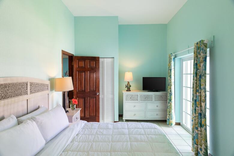 Hotel Grassy Flats Resort & Beach Club