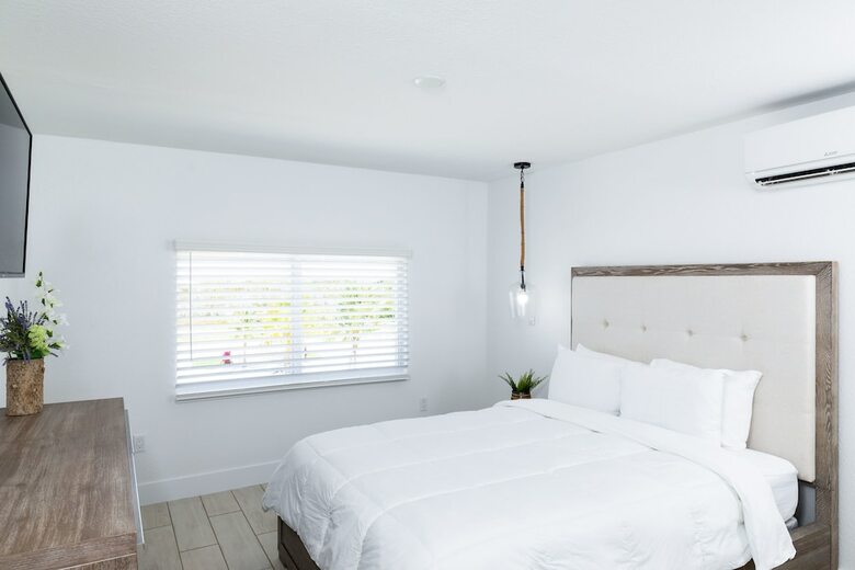 Hotel Grassy Flats Resort & Beach Club