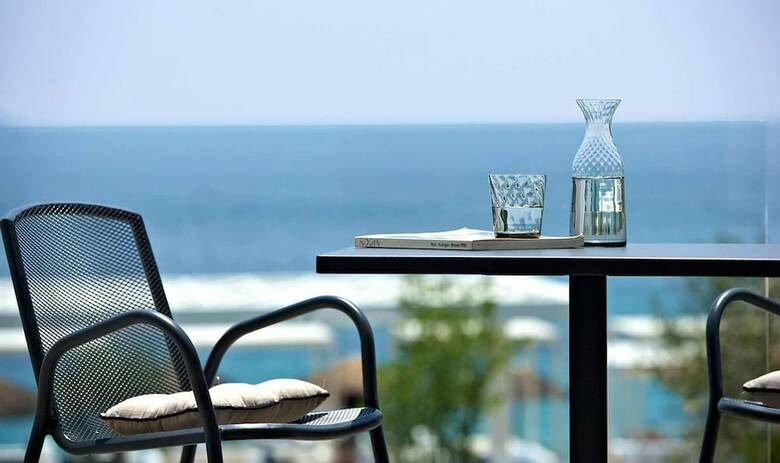 Lichnos Beach Hotel & Suites