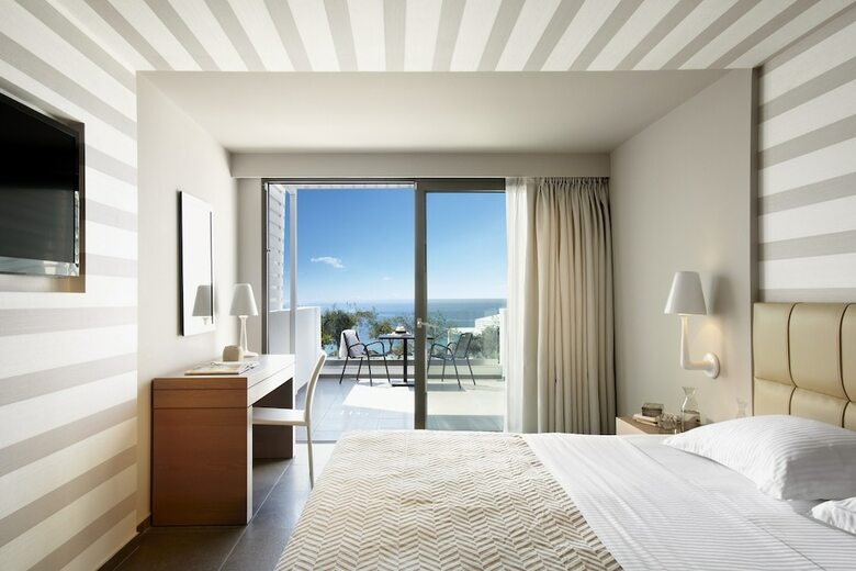 Lichnos Beach Hotel & Suites