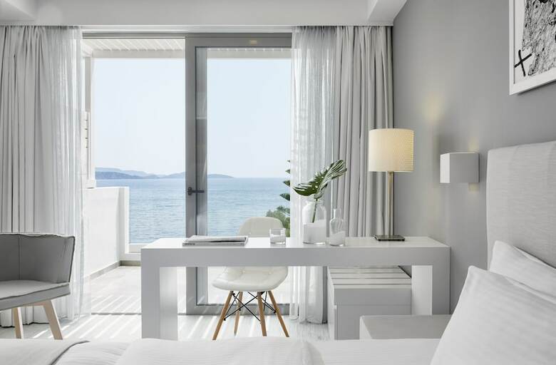 Lichnos Beach Hotel & Suites